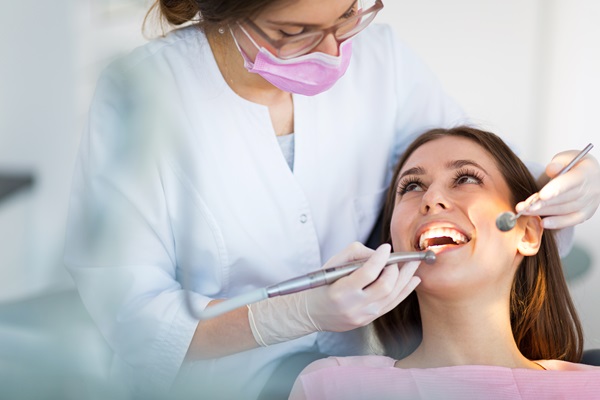 How A General Dentist May Decide Whether To Pull Or Save A Tooth
