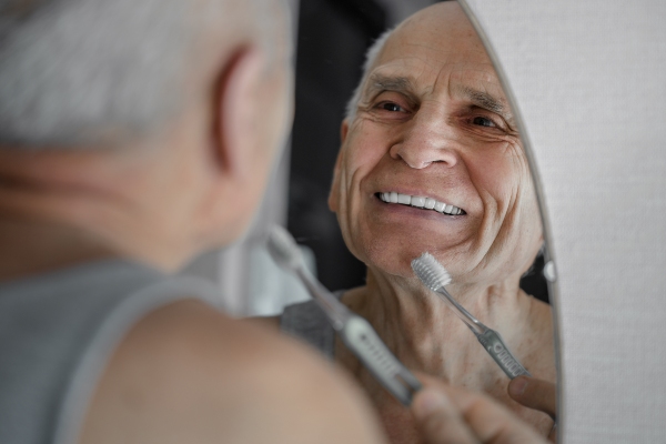 Tips For Adjusting To Life With Dentures